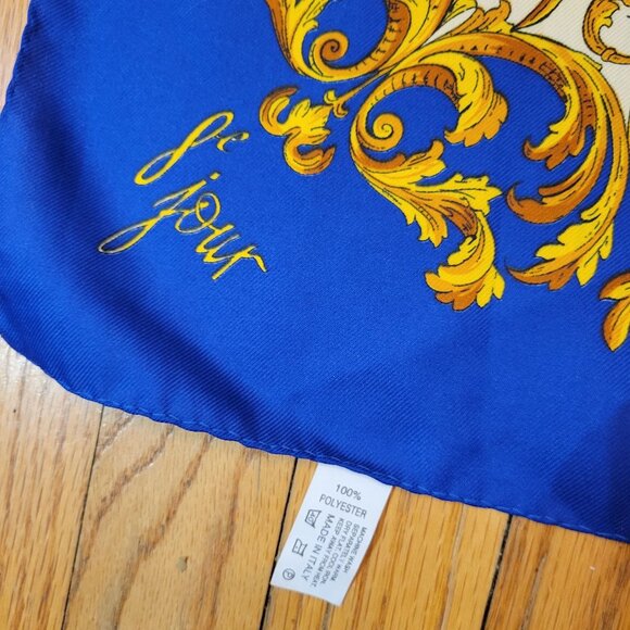 Je Jour Italian Made Scarf 100% Polyester 34" x 34" Blue/Gold/White Vintage Styl - Picture 5 of 5